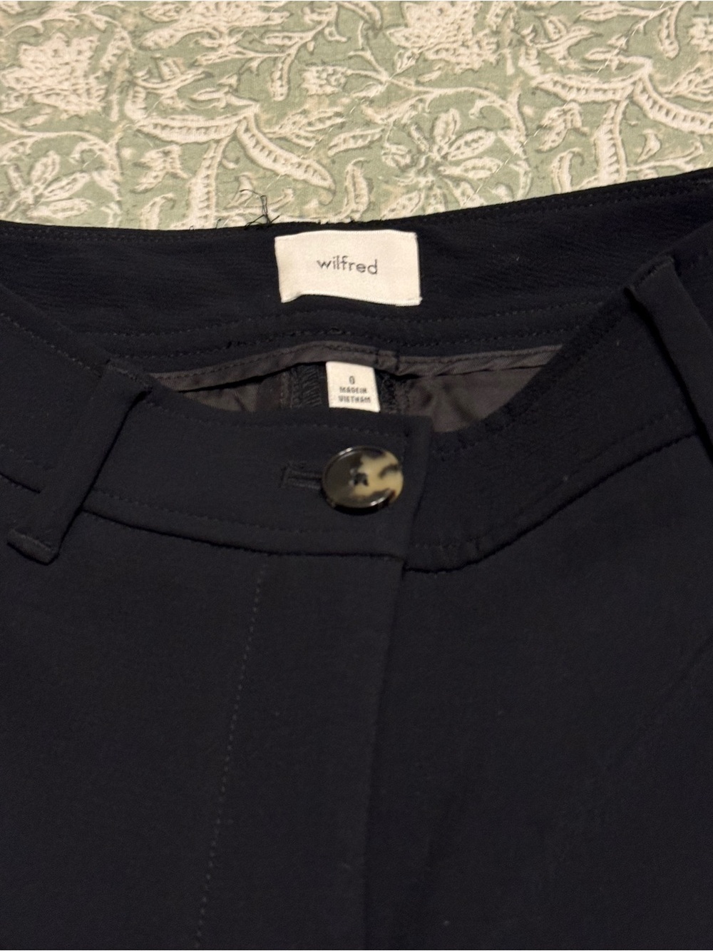 Aritzia Wilfred| Bridger Cargo Pant| black| size 0 - Picture 4 of 6